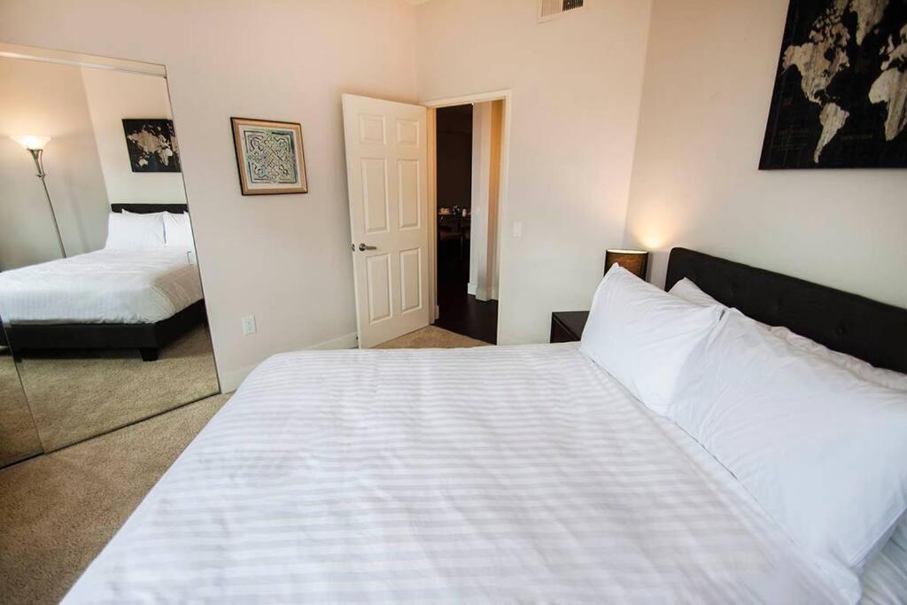 Large 2 Bed -2 Bath On Wilshire Corridor - S Apartment Los Angeles
