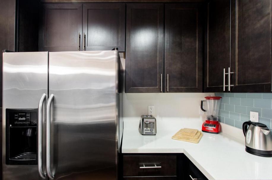Apartment Large 2 Bed -2 Bath On Wilshire Corridor - S