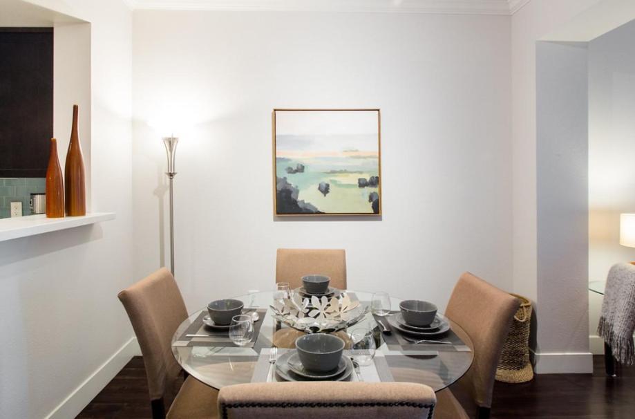 Apartment Large 2 Bed -2 Bath On Wilshire Corridor - S